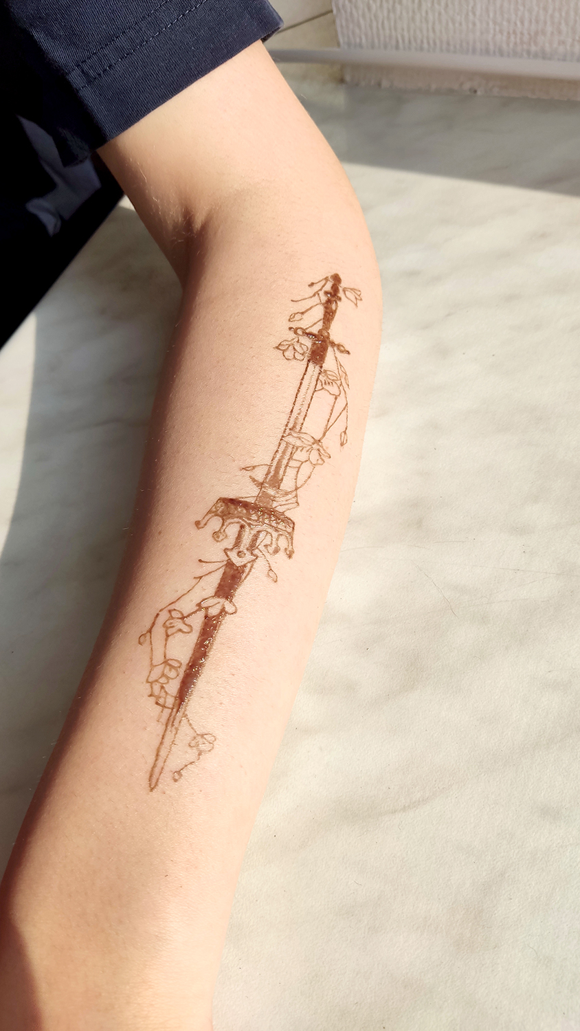 Временная татуировка гелем джагуа на руке